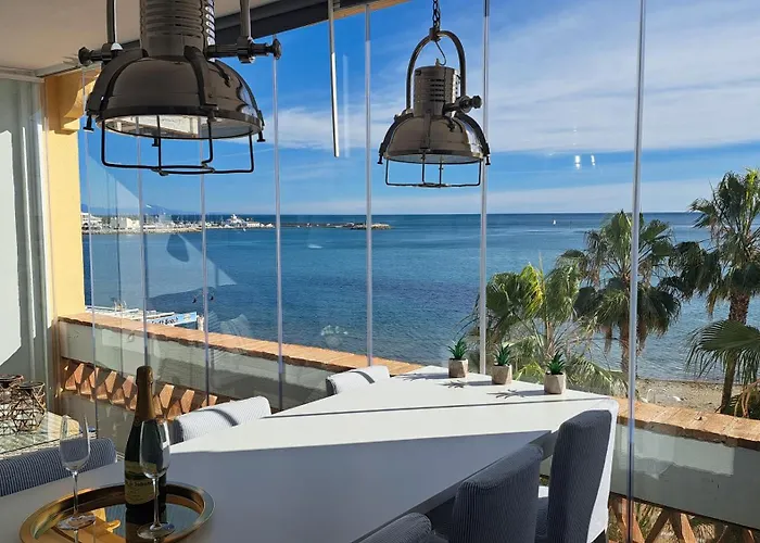 Luxury Apartment Near The Sea